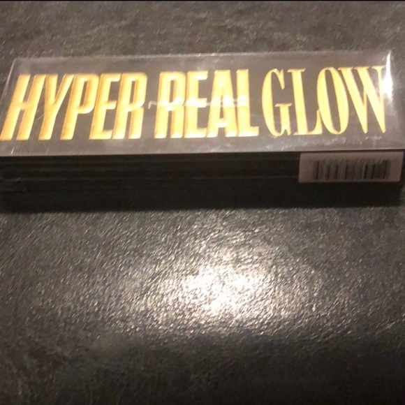 MAC Hyper Real Glow Pallet - Picture 6 of 6